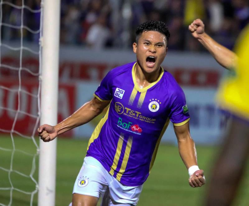 Cầu Thủ Tuấn Hải - Từ Chàng Trai Quê Hương Đến Ngôi Sao Trên Sân Cỏ 4 Hành trình ấn tượng tại câu lạc bộ Hải Phòng